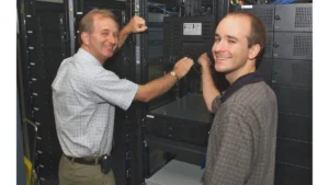 Server farm NASA simbolo dell'infrastruttura computing dietro le applicazioni di marketing AI per PMI (Fonte: Wikimedia Commons, Public Domain)